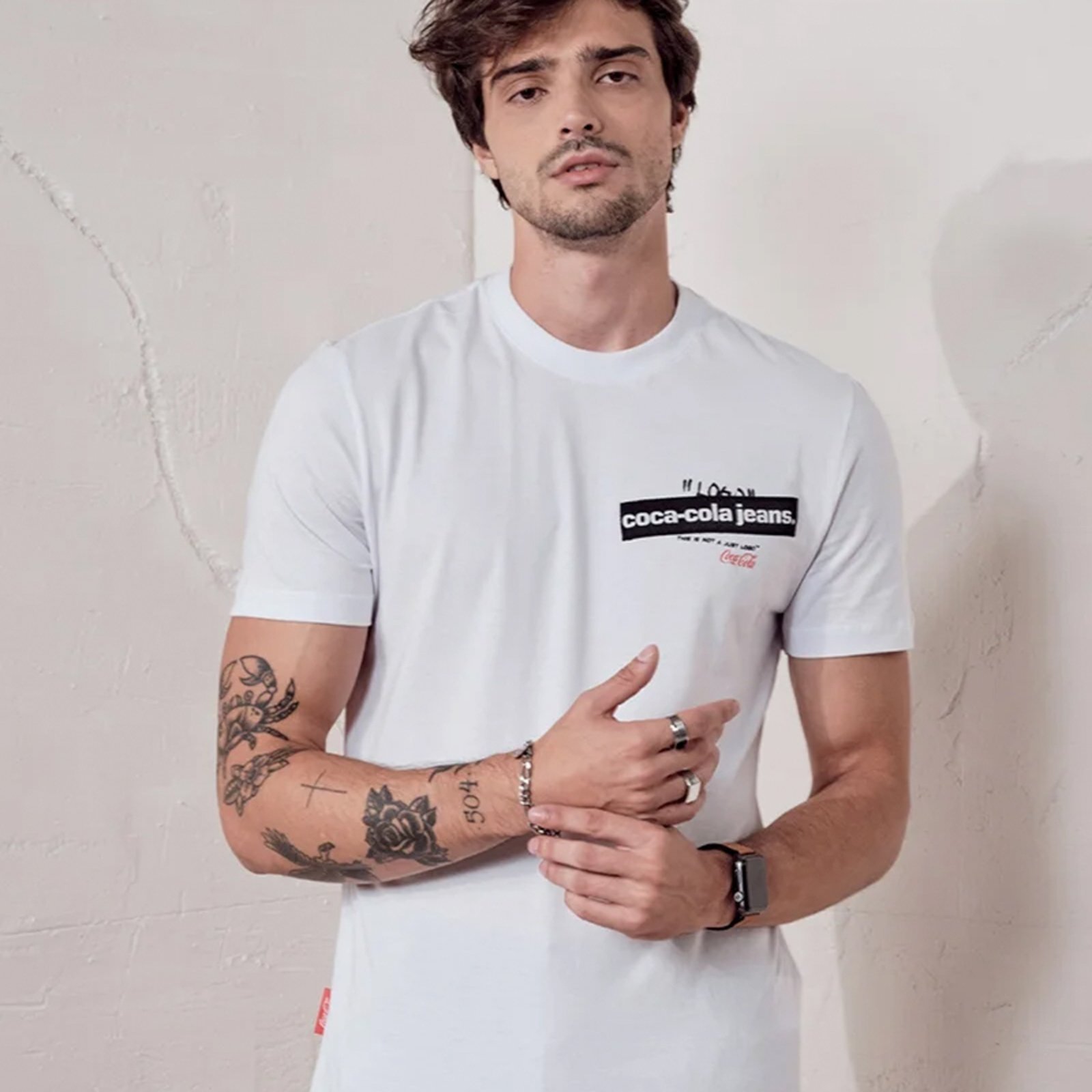 Camiseta Masculina Comfort Justt Logo Coca-Cola Jeans Branco Óptico