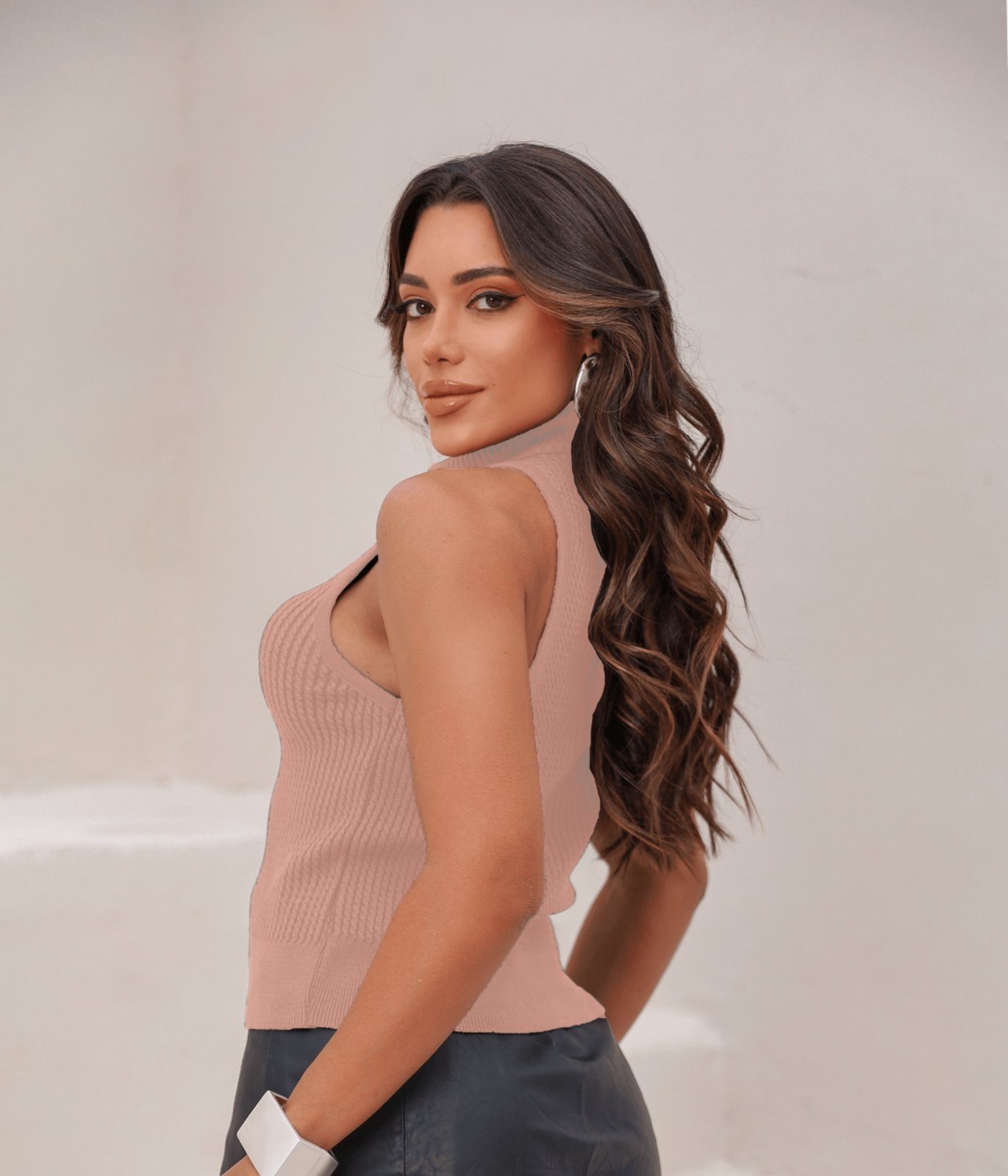 Vista 3 Blusa Regata Cherry Line Sem Mangas Gola Alta Tricot Trança Nude rosa Cherry Line rosa
