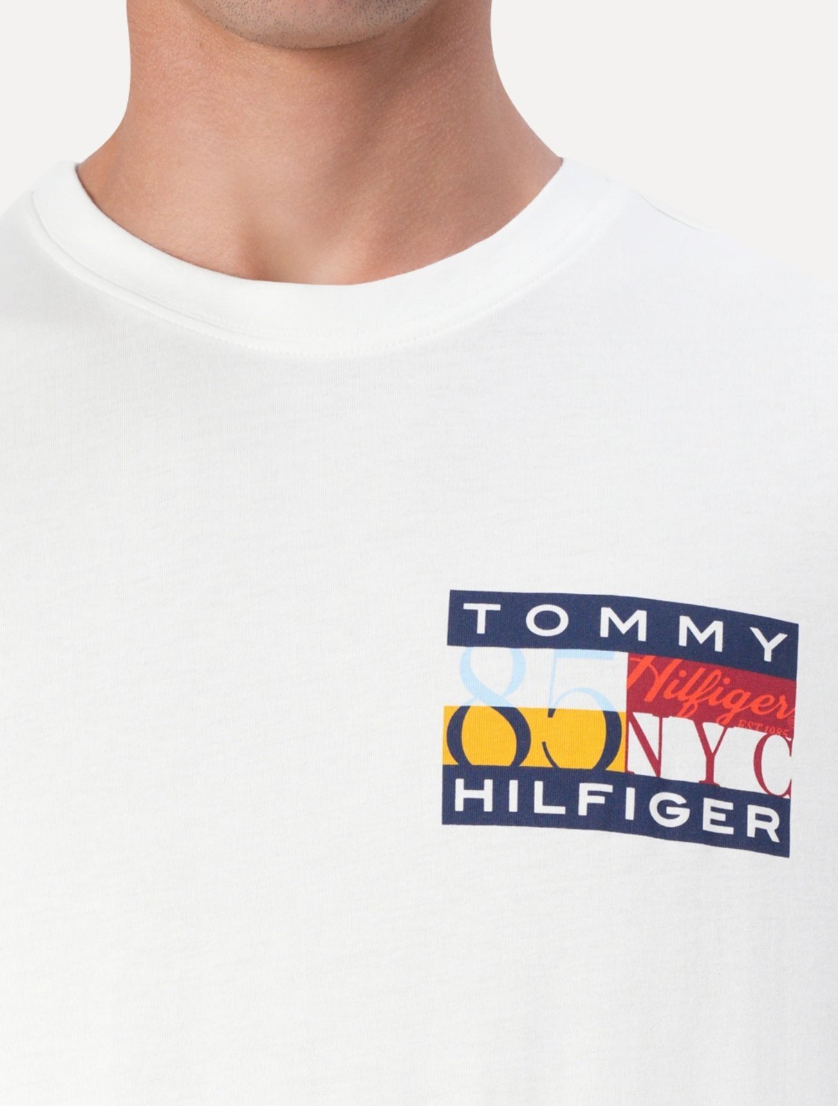Vista 3 Camiseta Tommy Hilfiger Masculina Colour Flag Tee Branca branco Tommy Hilfiger branco