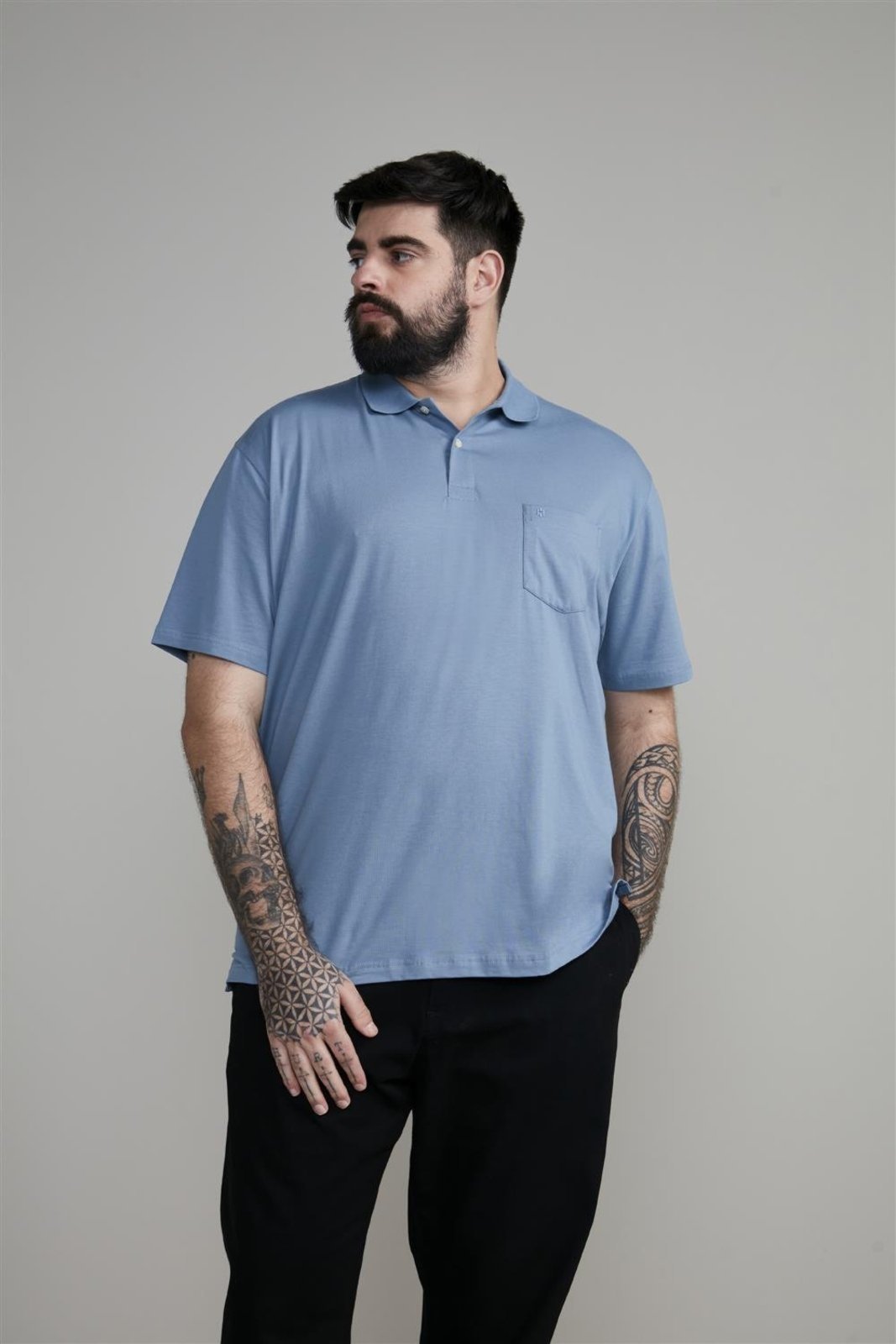 HIGHSTIL Polo Manga Curta com Bolso Comfort Malha Básica – Azul Jeans