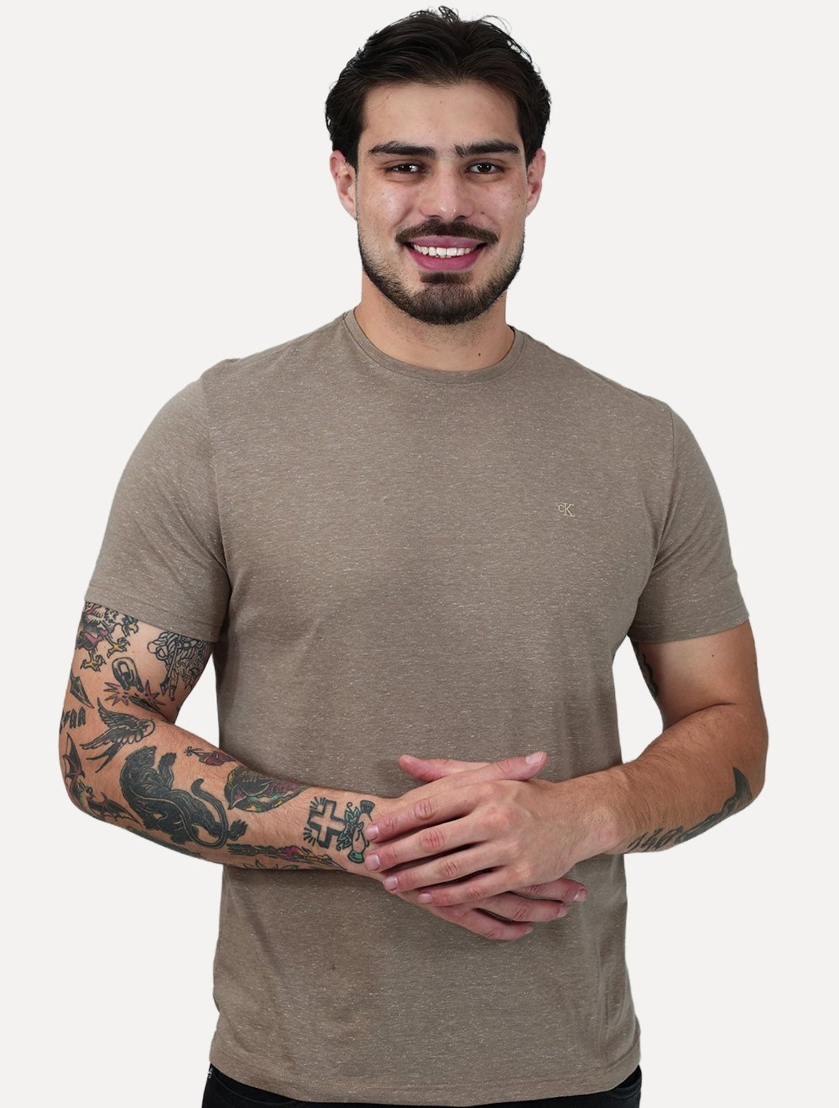 Camiseta Calvin Klein Jeans Masculina Botonê Cáqui