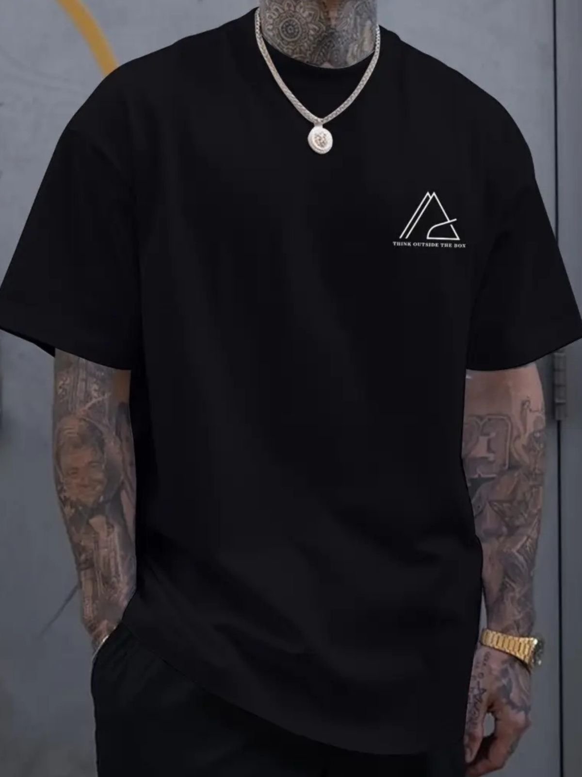 Camiseta Estampada Oversized Pirâmide Safira Moda Algodão Preto