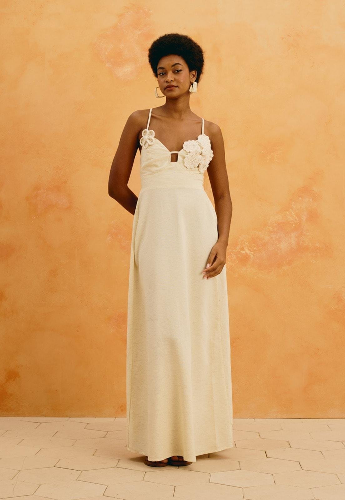 Vestido Longo Liso Flores Crochê Amarelo