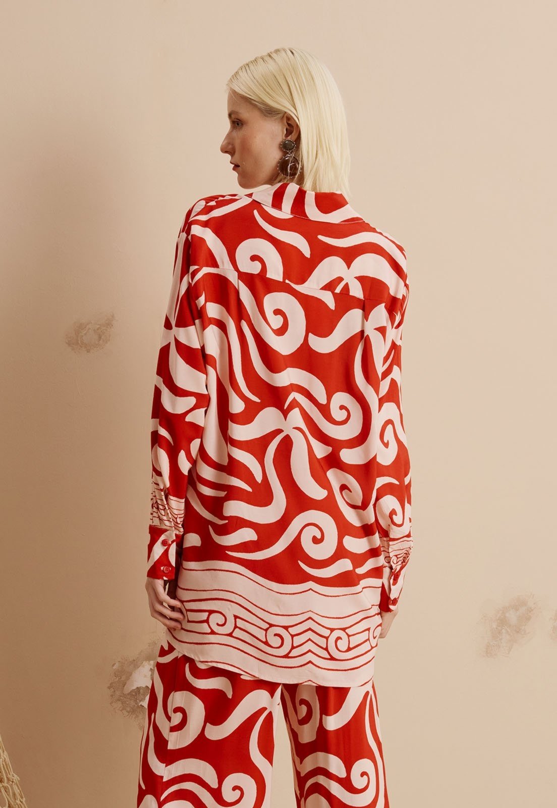 Vista 3 Camisa Alongada Estampada Pororoca CaCay vermelho CaCay vermelho