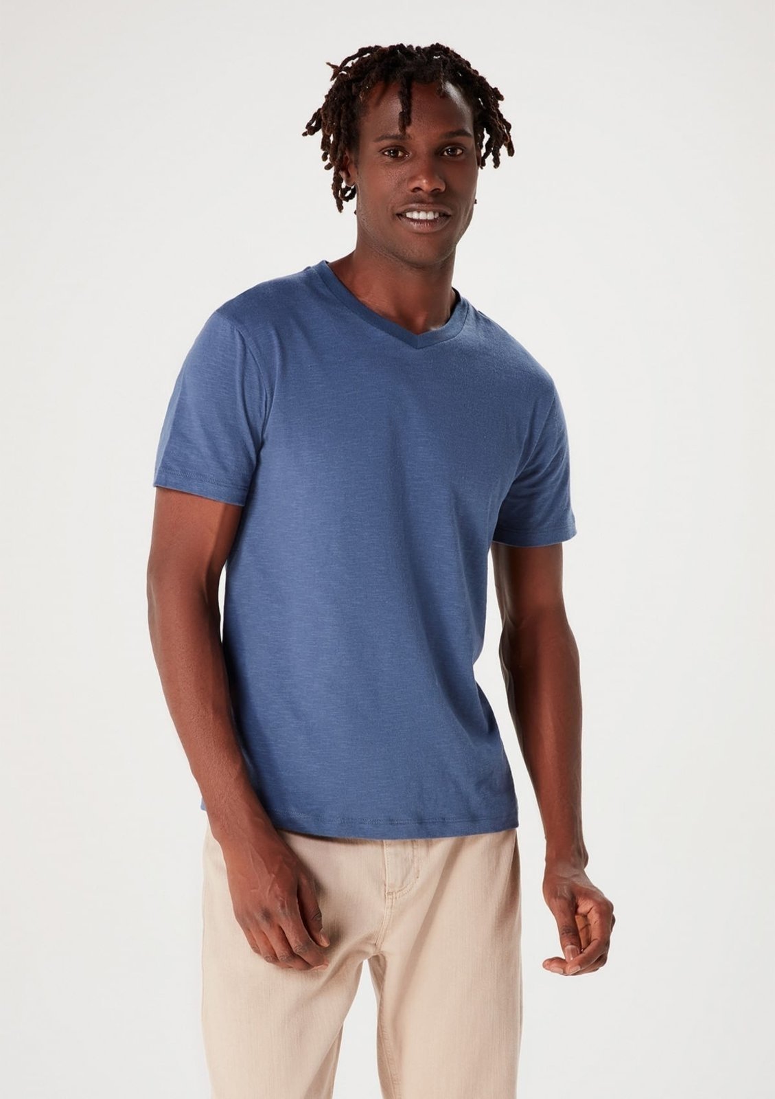 Vista 3 Camiseta Básica Masculina Slim Gola V Em Malha Flamê Hering preto Hering preto