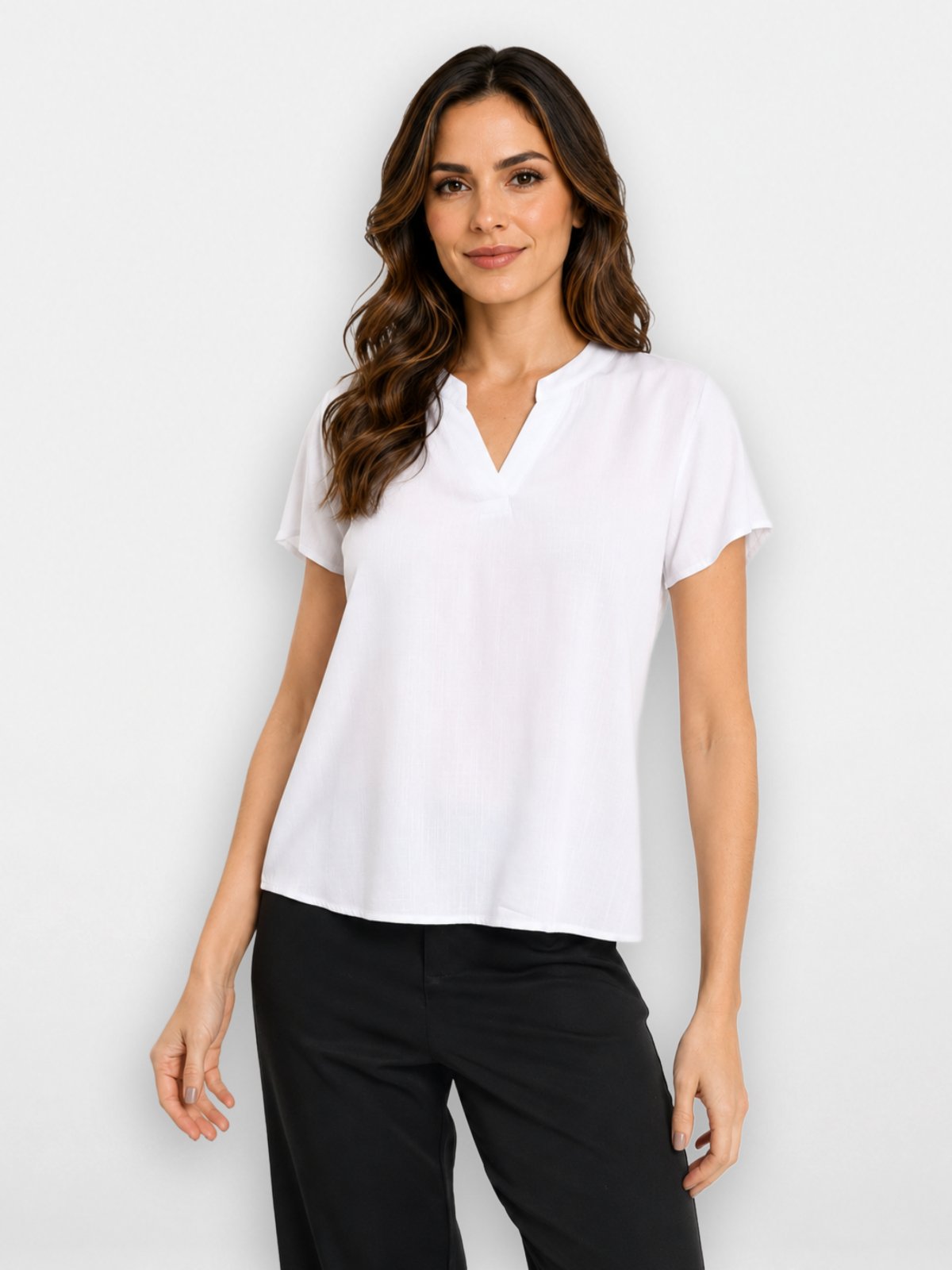 Blusa Feminina Pompier em Viscose com Decote V e Manga Curta Branco
