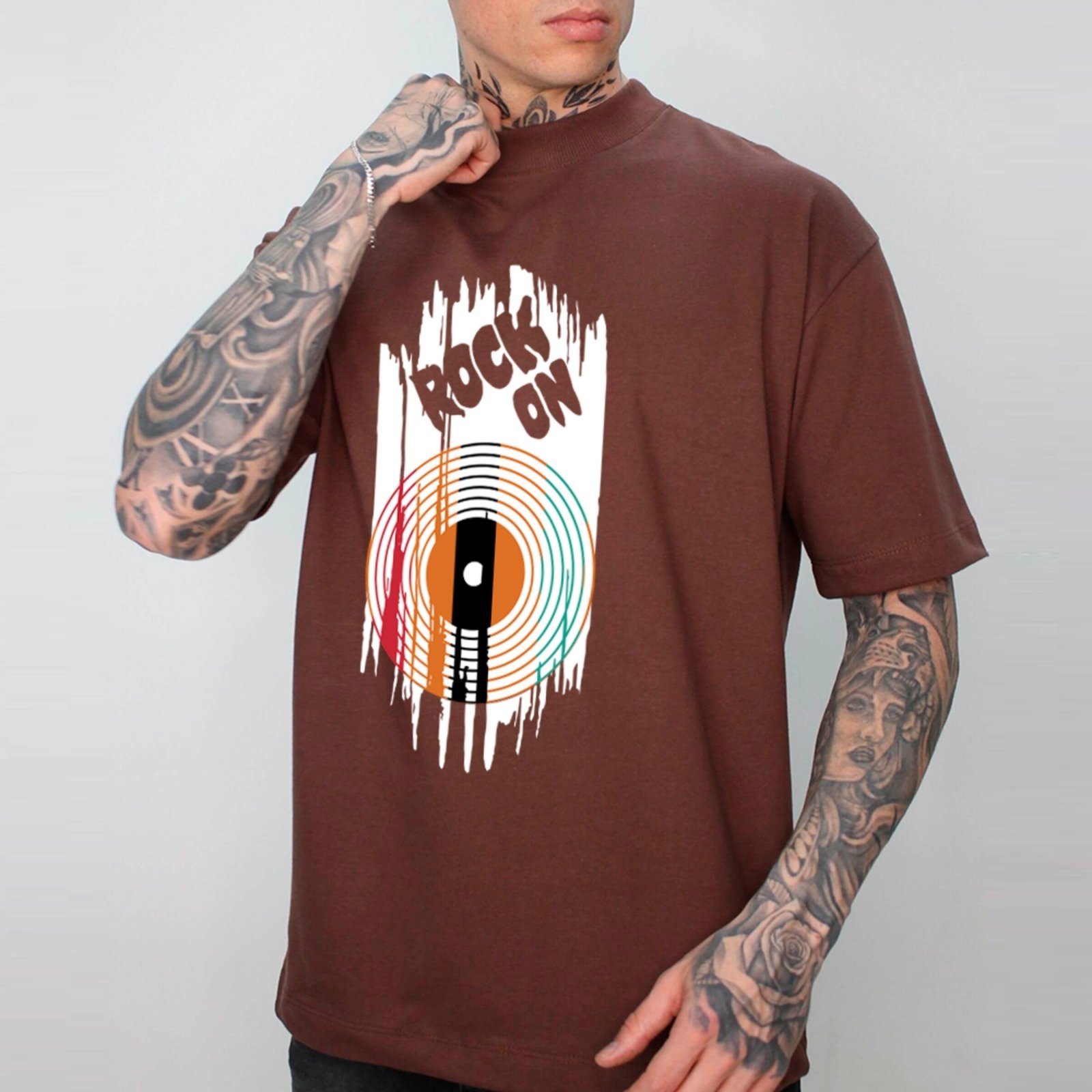 Vista 2 Camiseta Ousy Streetwear Rock On Vinil Colorido Oversized Unissex branco ousy branco