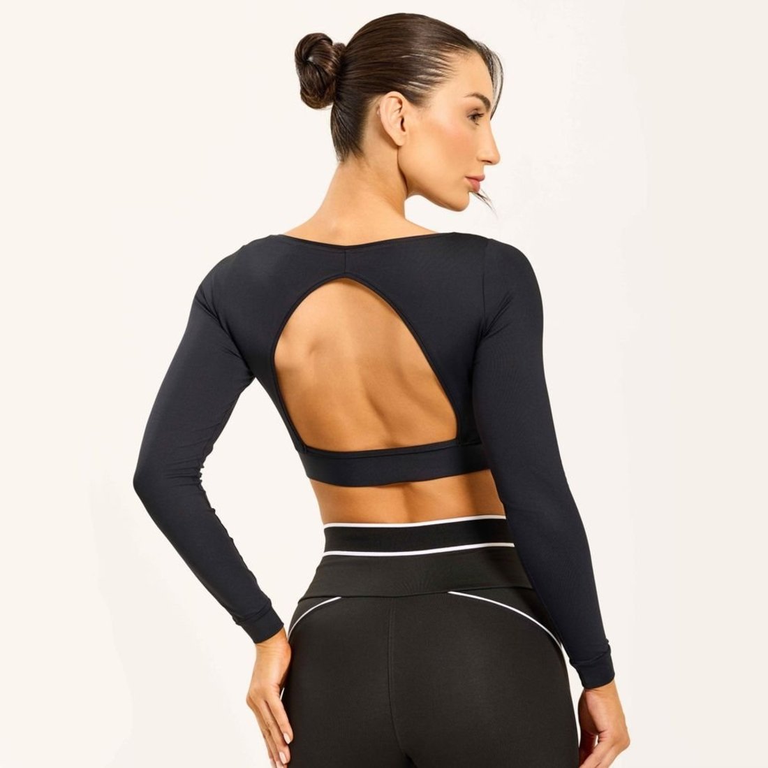 Cropped Manga Longa Preto Decote Costas Poliamida Soft Com Bojo Donna Carioca