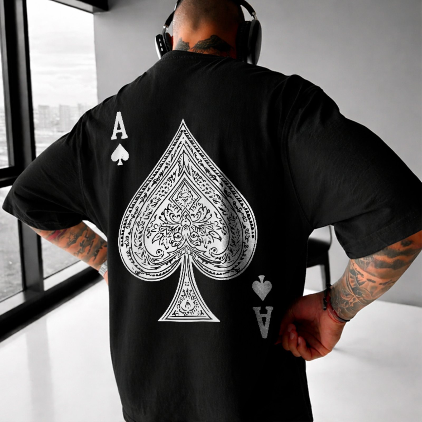 Camiseta Oversized Ás Espadas Estampa Baralho Clássico Unissex Preto