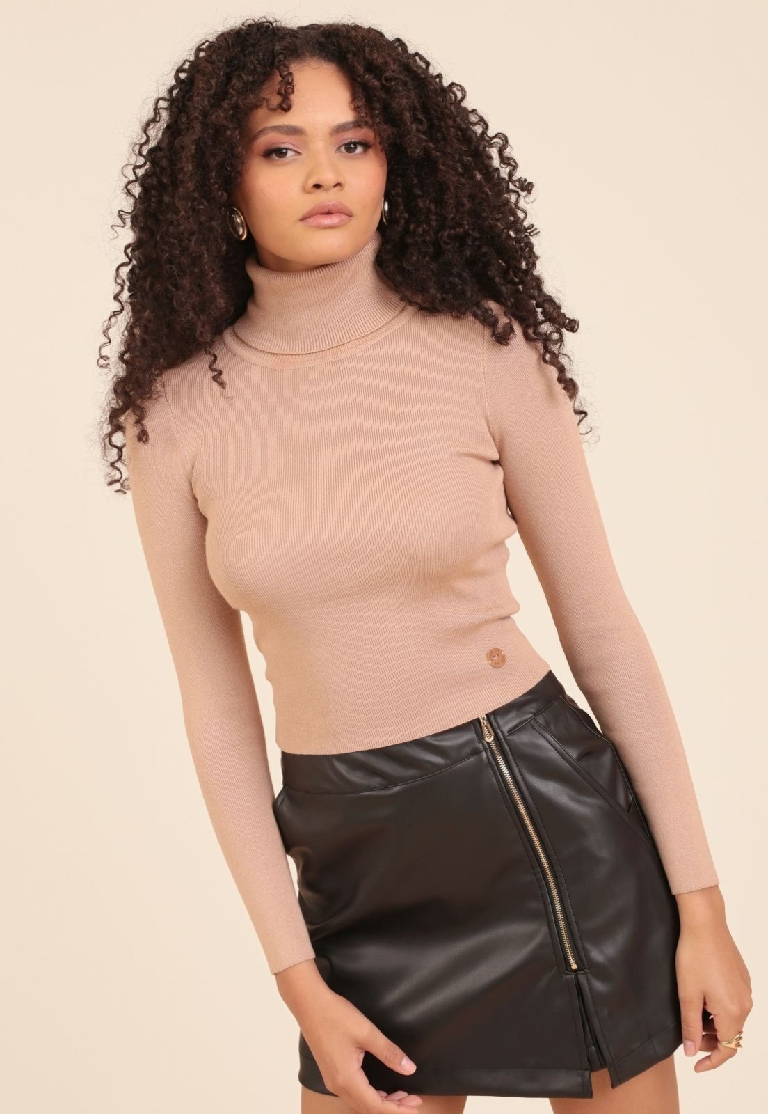 Blusa Cropped Pop Me Tricô Manga Longa Gola Alta Bege