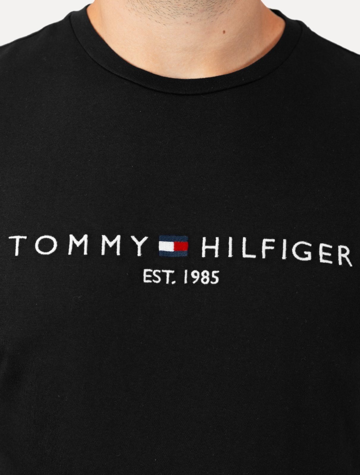 Vista 3 Camiseta Tommy Hilfiger Masculina Core Logo Tee Preta preto Tommy Hilfiger preto
