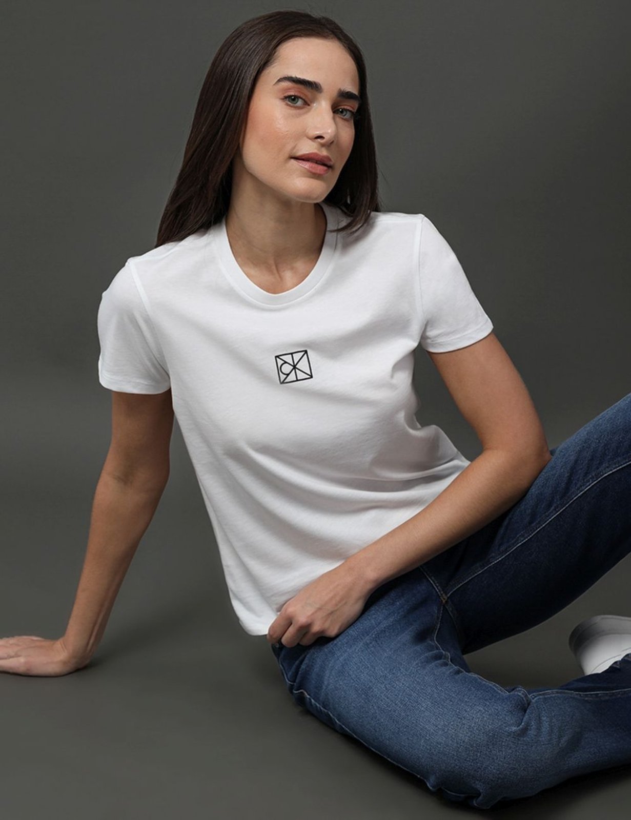 Vista 3 Camiseta Feminina Rubber Patch Calvin Klein Calvin Klein Jeans branco Calvin Klein Jeans branco