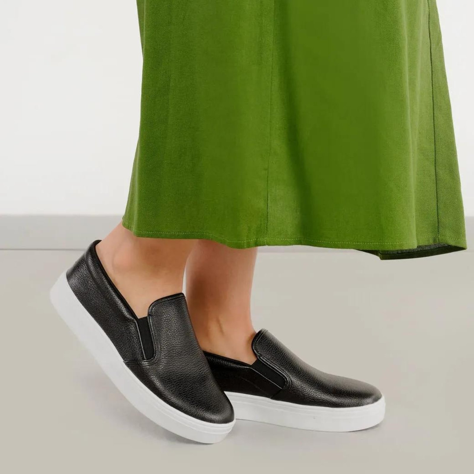 Tênis OSC Slip On Couro Feminino Preto