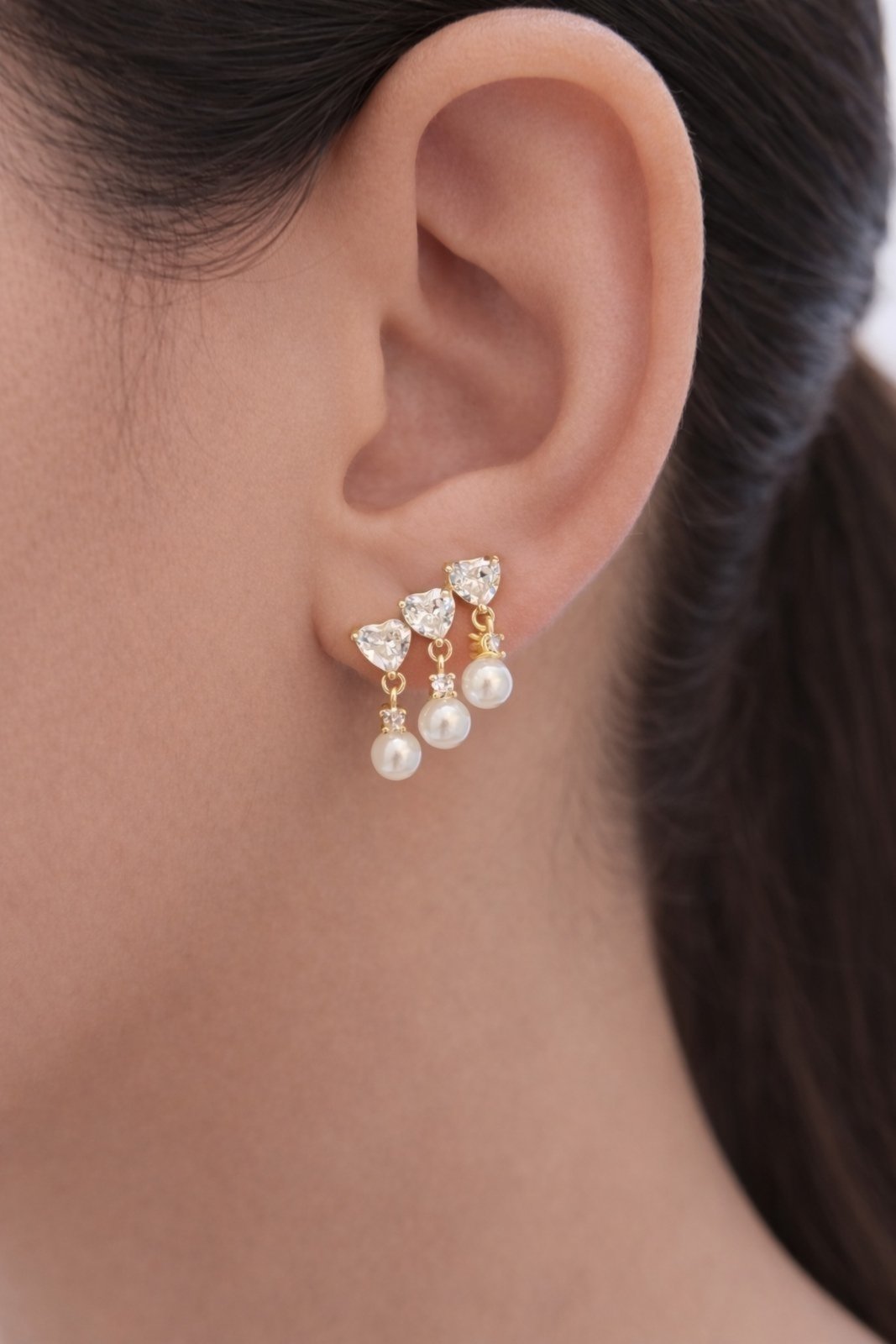 Brinco Earcuff de Perolas e Zirconias Banhada a Ouro 18k
