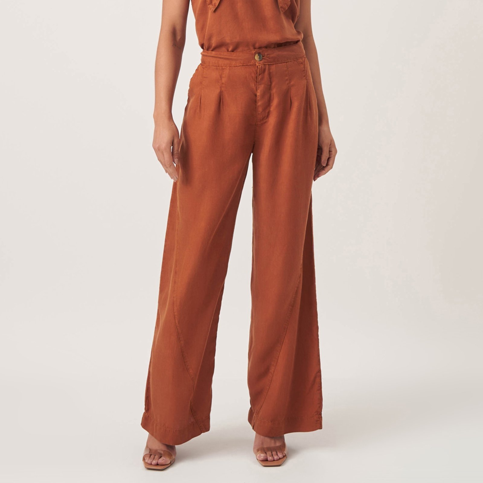 Calça Jeans Color Leve Wide Leg Pregas Marrom Terroso