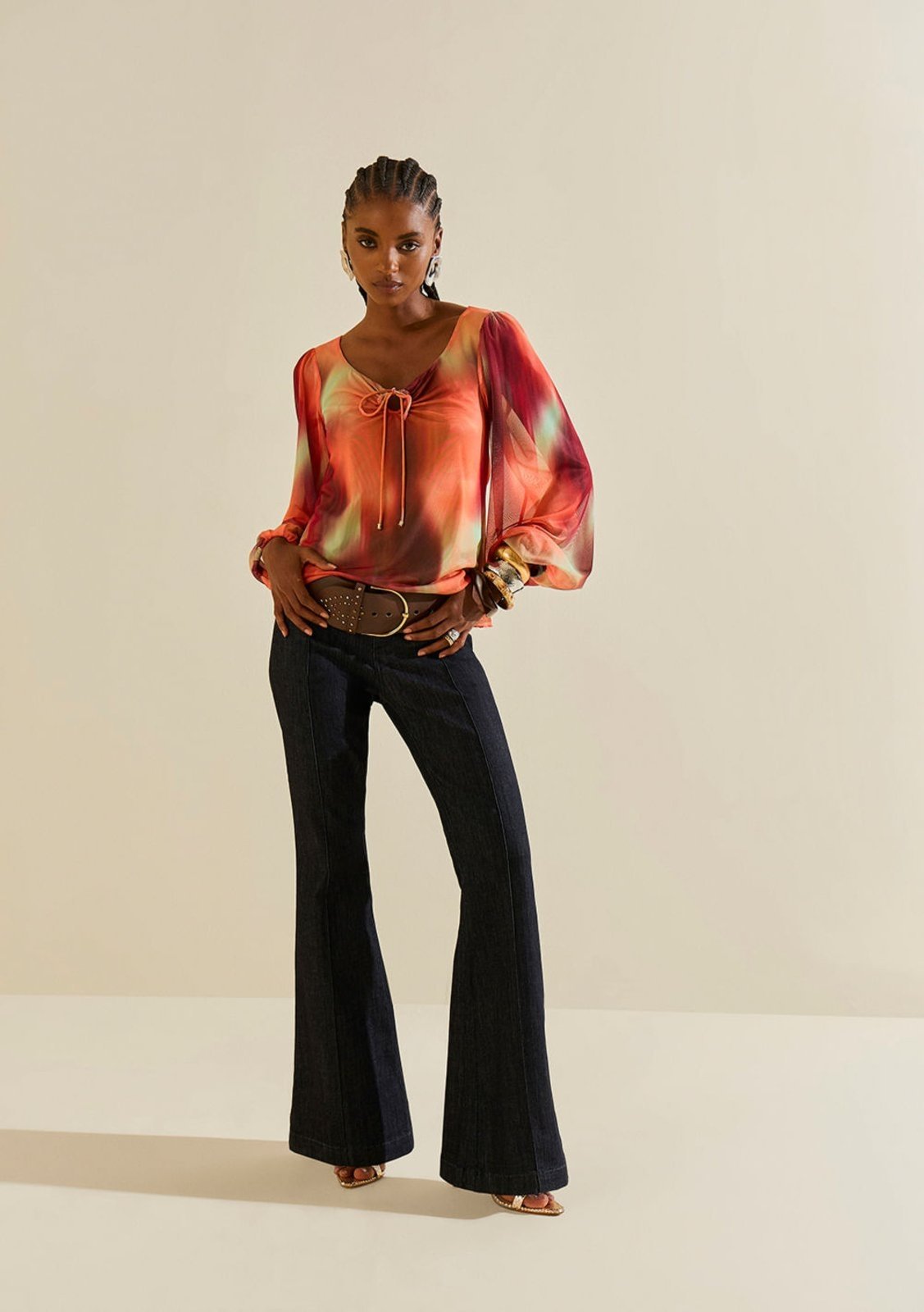 Blusa Morena Rosa Solta Decote Careca Manga Longa Padrão Rosa
