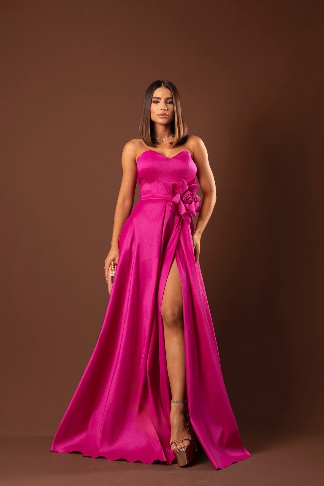 Vestido Longo de Festa Madrinhas Tomara que Caia com Flor Lateral Saia em A Marlenne Pink