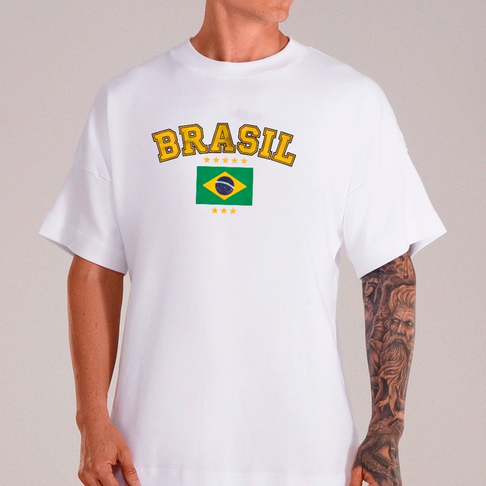 Vista 2 Camiseta Ousy Oversized Brasil Estilo Tradicional Bandeira Futebol Casual Unissex marrom ousy marrom