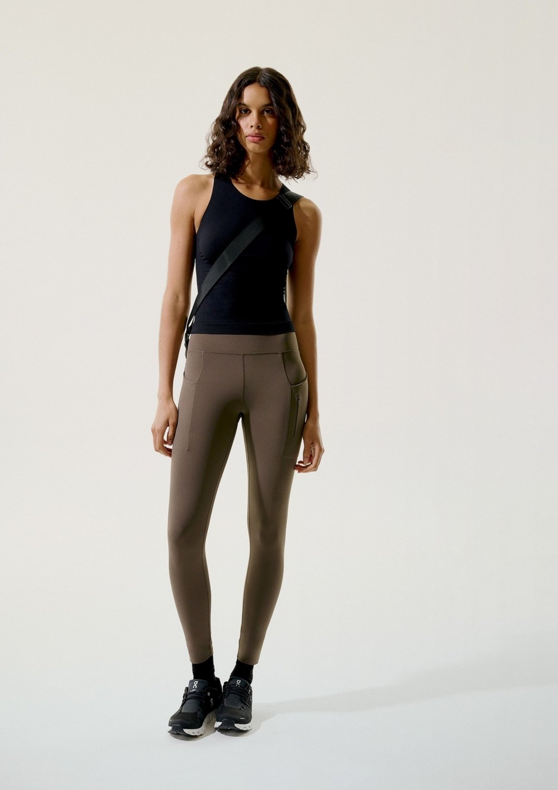 Vista 2 Calça Legging Feminina Esportiva Corte A Laser Hering HERING SPORTS marrom HERING SPORTS marrom