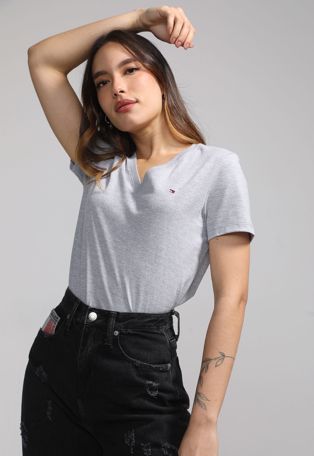 Vista 2 Camiseta Tommy Hilfiger Logo cinza Tommy Hilfiger cinza