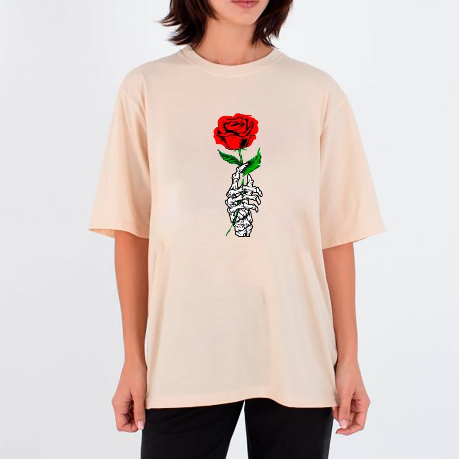 Camiseta Ousy Mão Esqueleto e Rosa Vermelha Oversized Unissex Off White