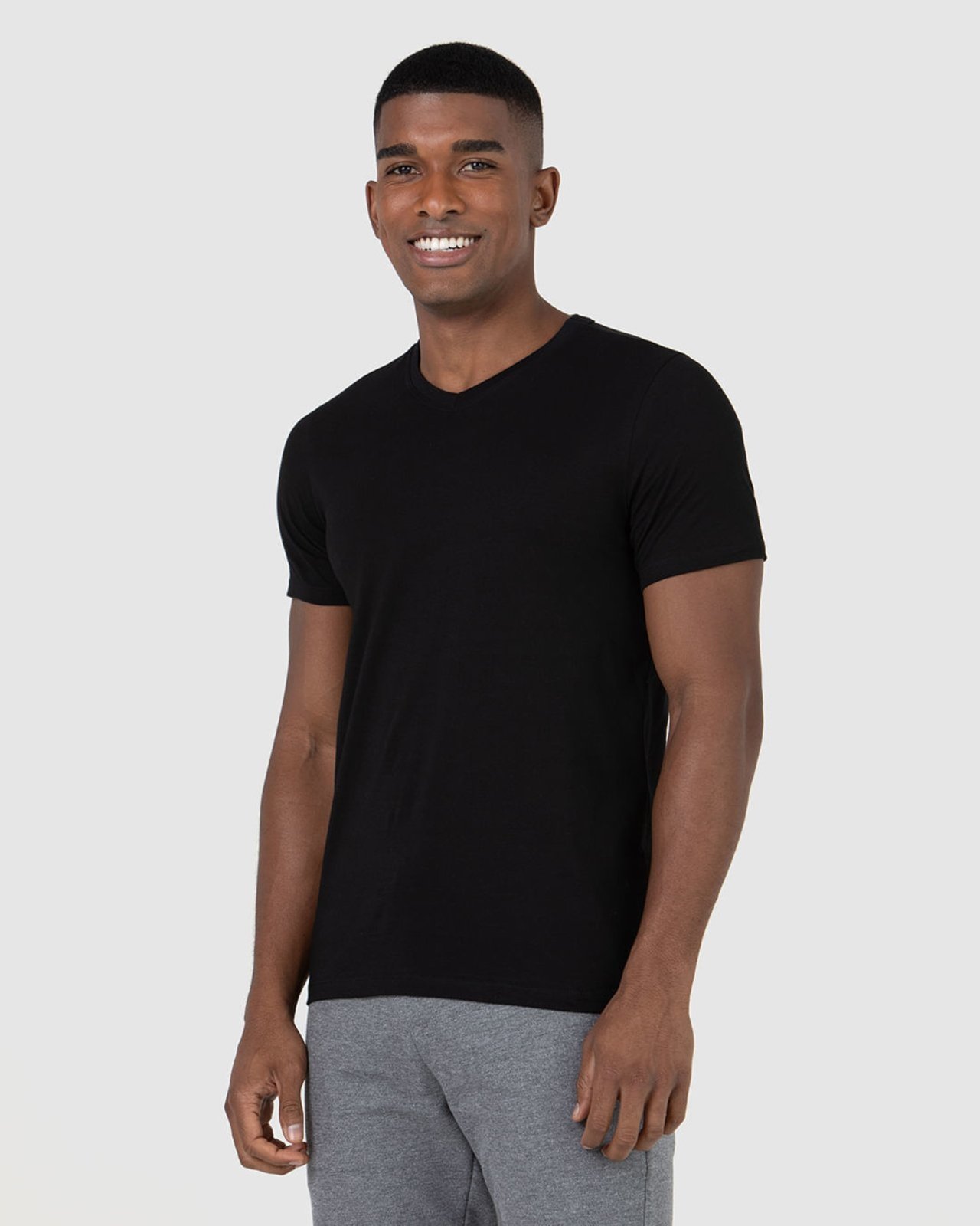 Camiseta Básica Masculina Gola V Em Algodão