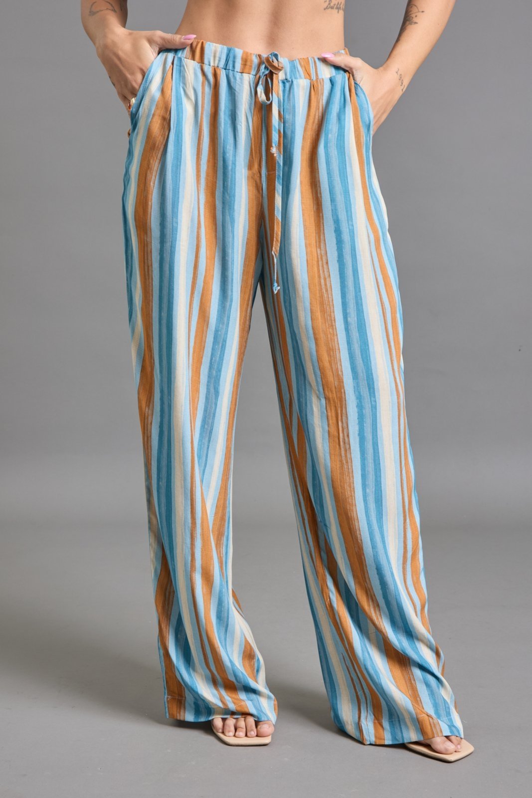 Calça Pantalona Azul Listrada em Viscose Leve Lemier Collection