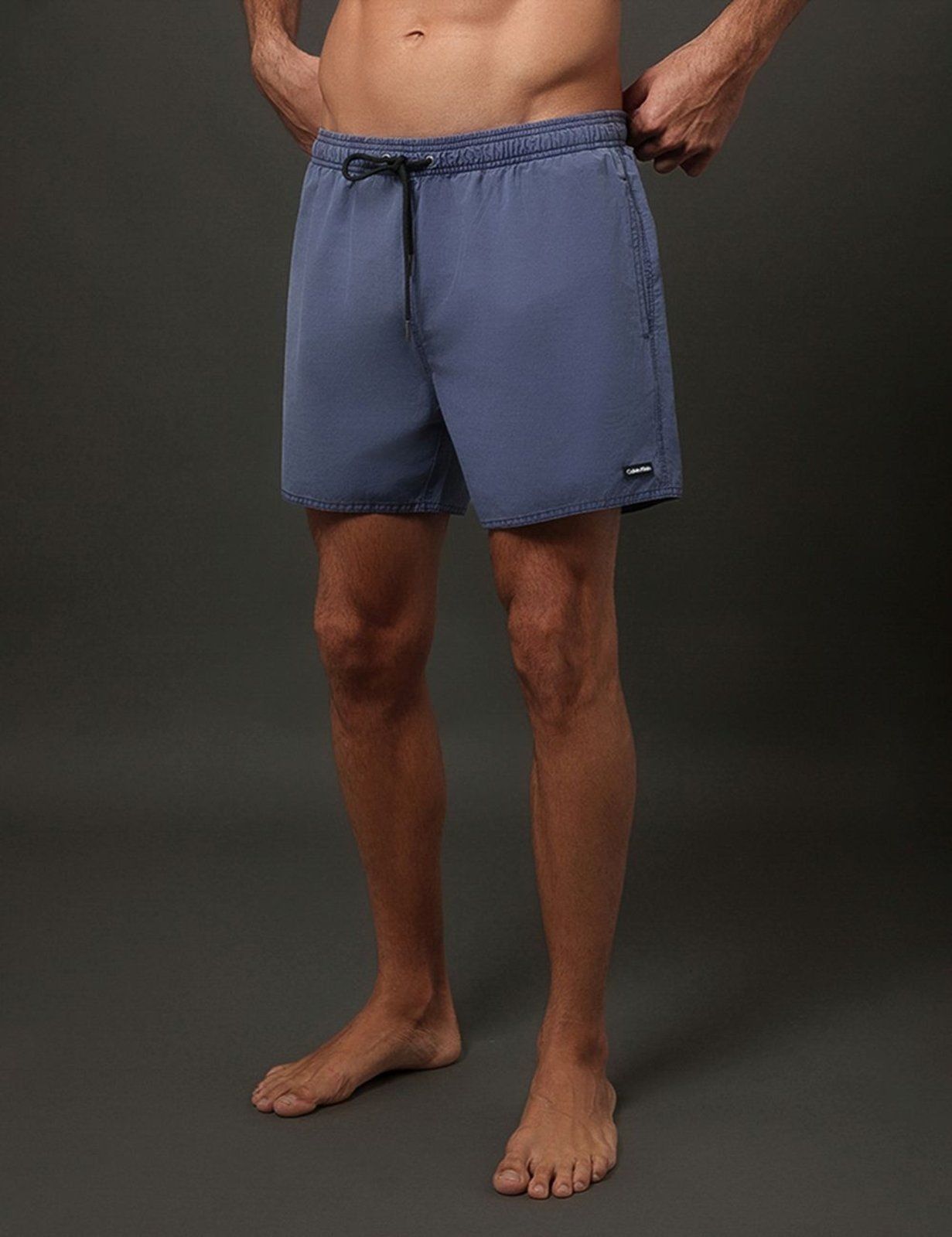 Vista 2 Shorts D'Água Masculino Pigmento Calvin Klein Swimwear - Marinho Calvin Klein Jeans azul marinho Calvin Klein Jeans azul marinho