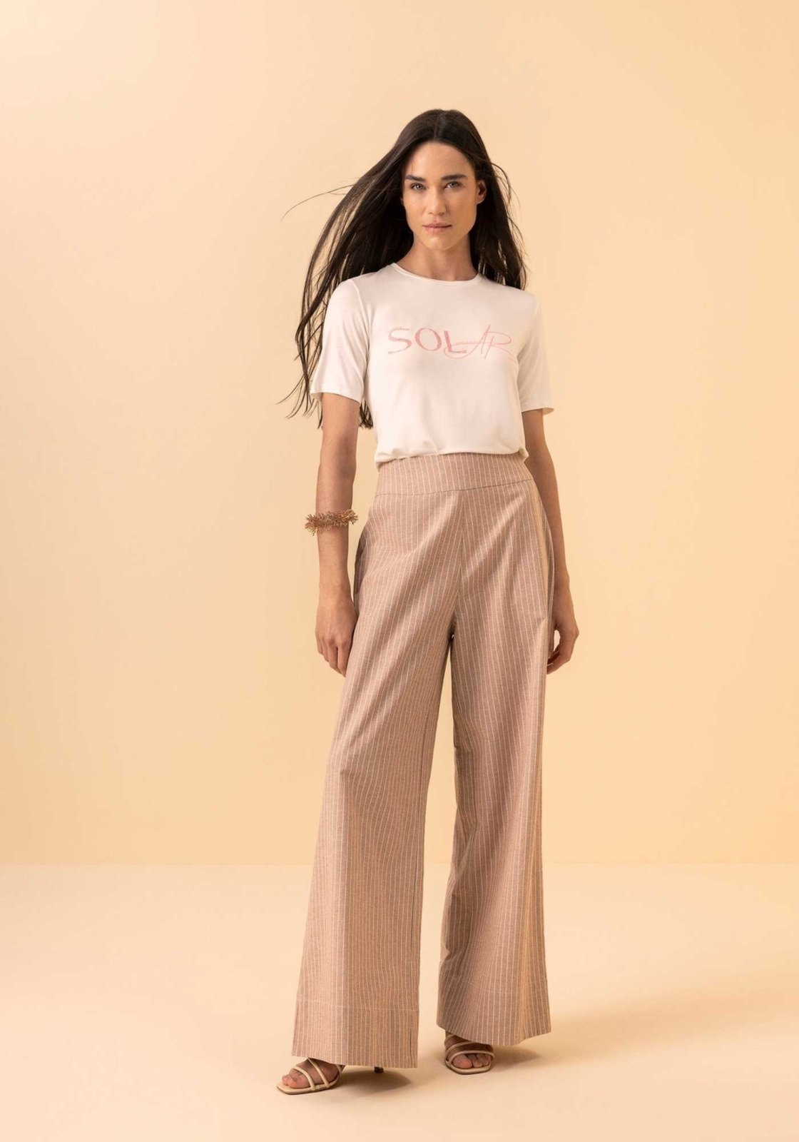 Blusa T-shirt Com Estampa Localizada De Mangas Curtas
