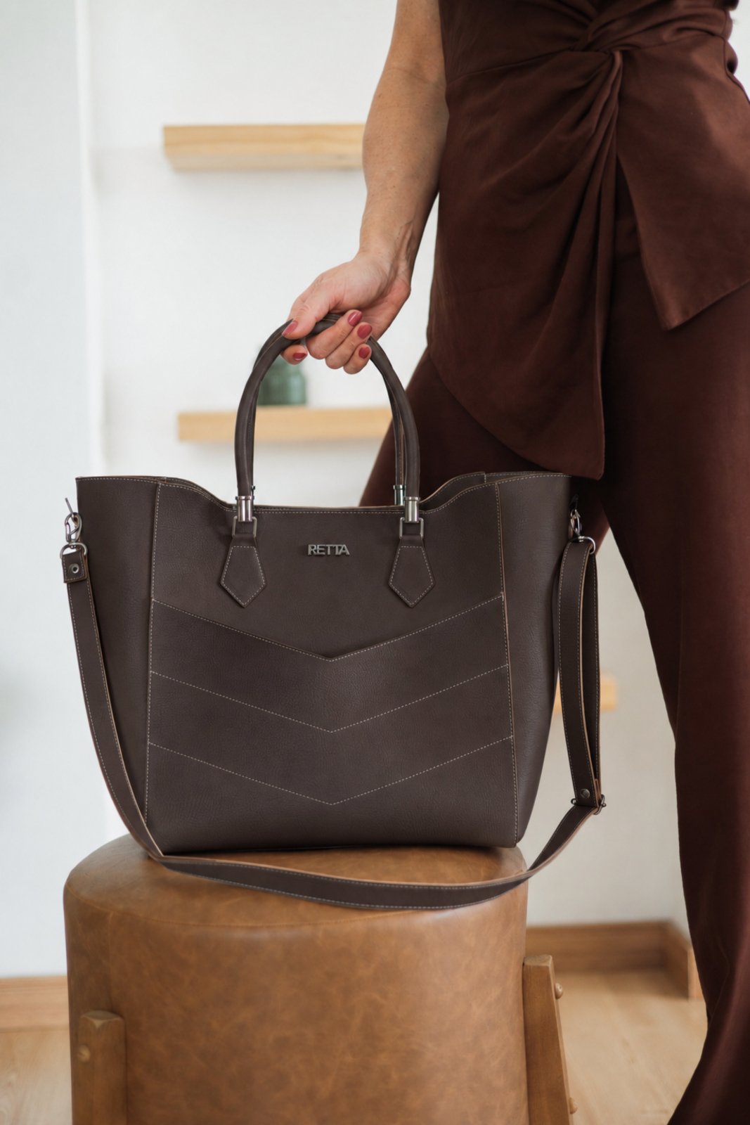Bolsa Feminina Tote Grande com Alças de Mão e Estrutura Reforçada Retta