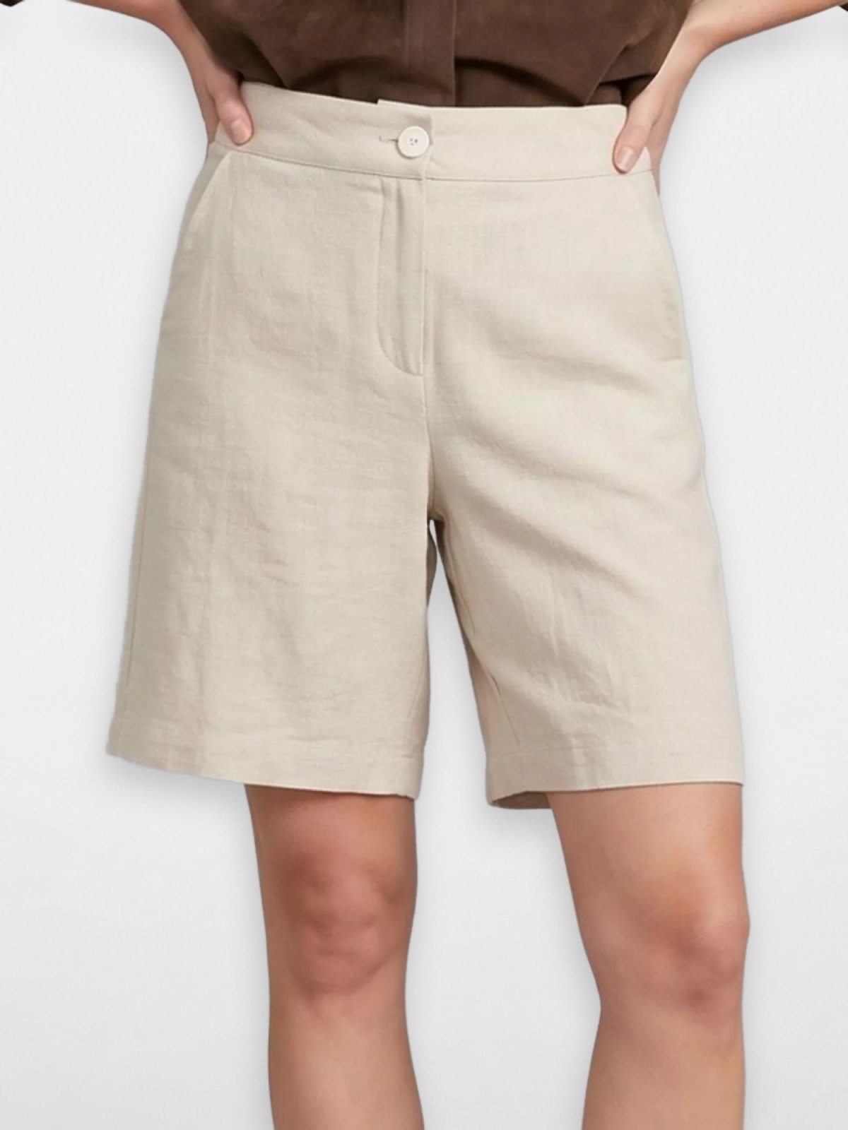 Bermuda Feminina Pompier de Alfaiataria em Linen Look Cintura Alta com Bolsos Bege