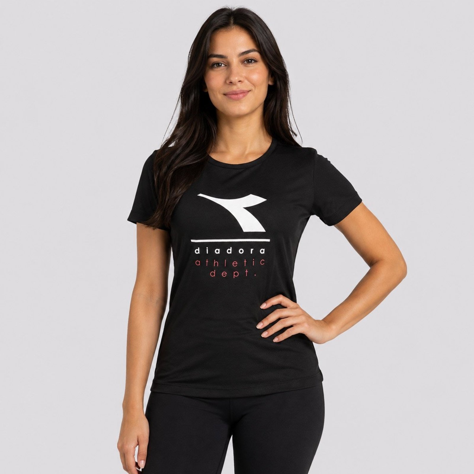 Camiseta Diadora Basic Logo II Feminina Preta