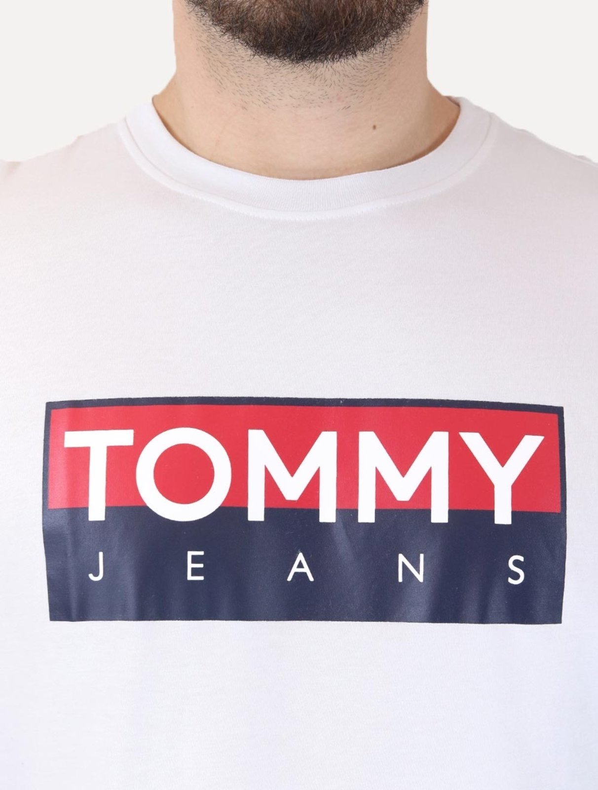 Vista 3 Camiseta Tommy Jeans Masculina Regular Entire Logo Branca branco Tommy Jeans branco