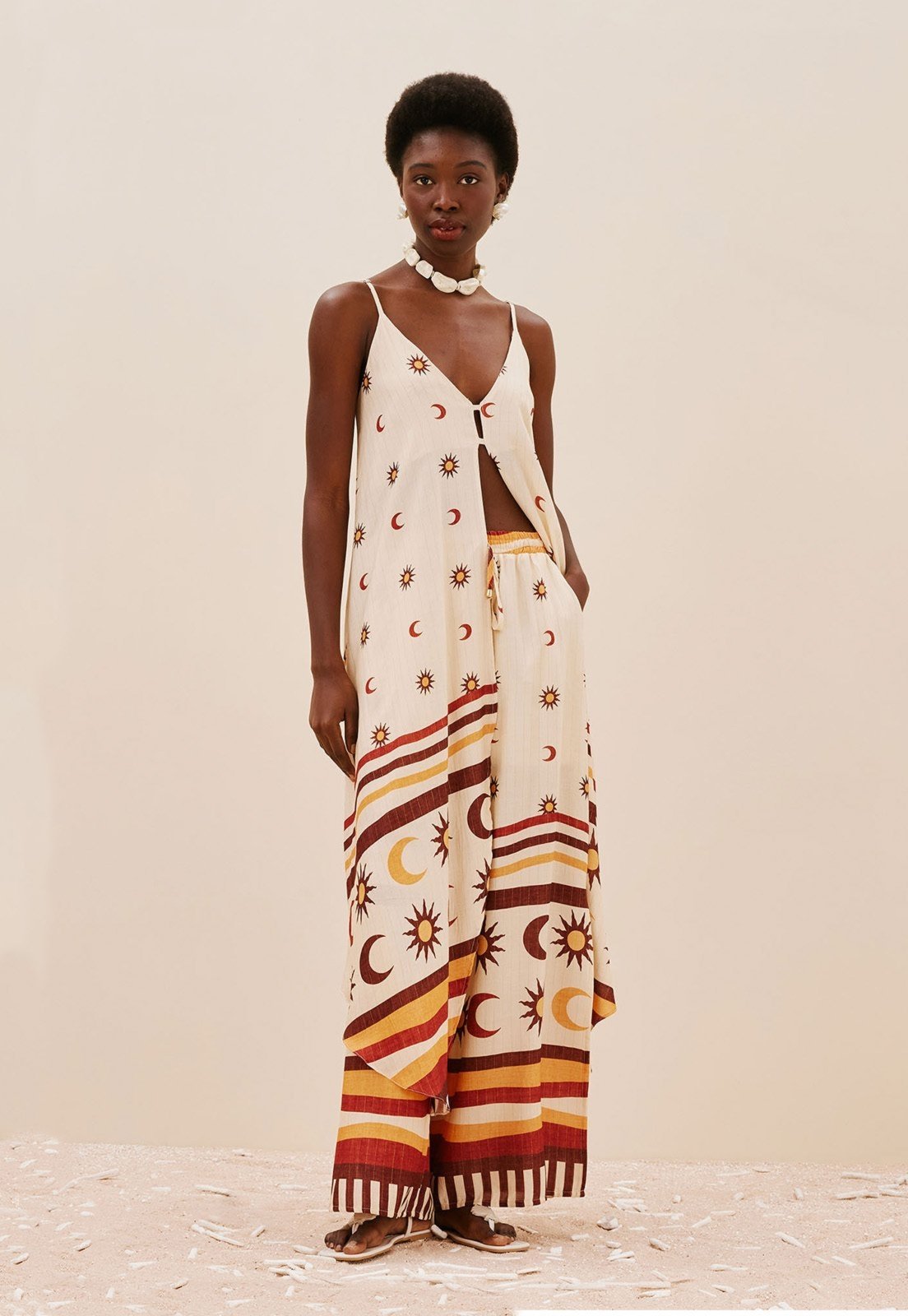 Calça Pantalona CaCay Pala Lastex Estampada Dunas Douradas