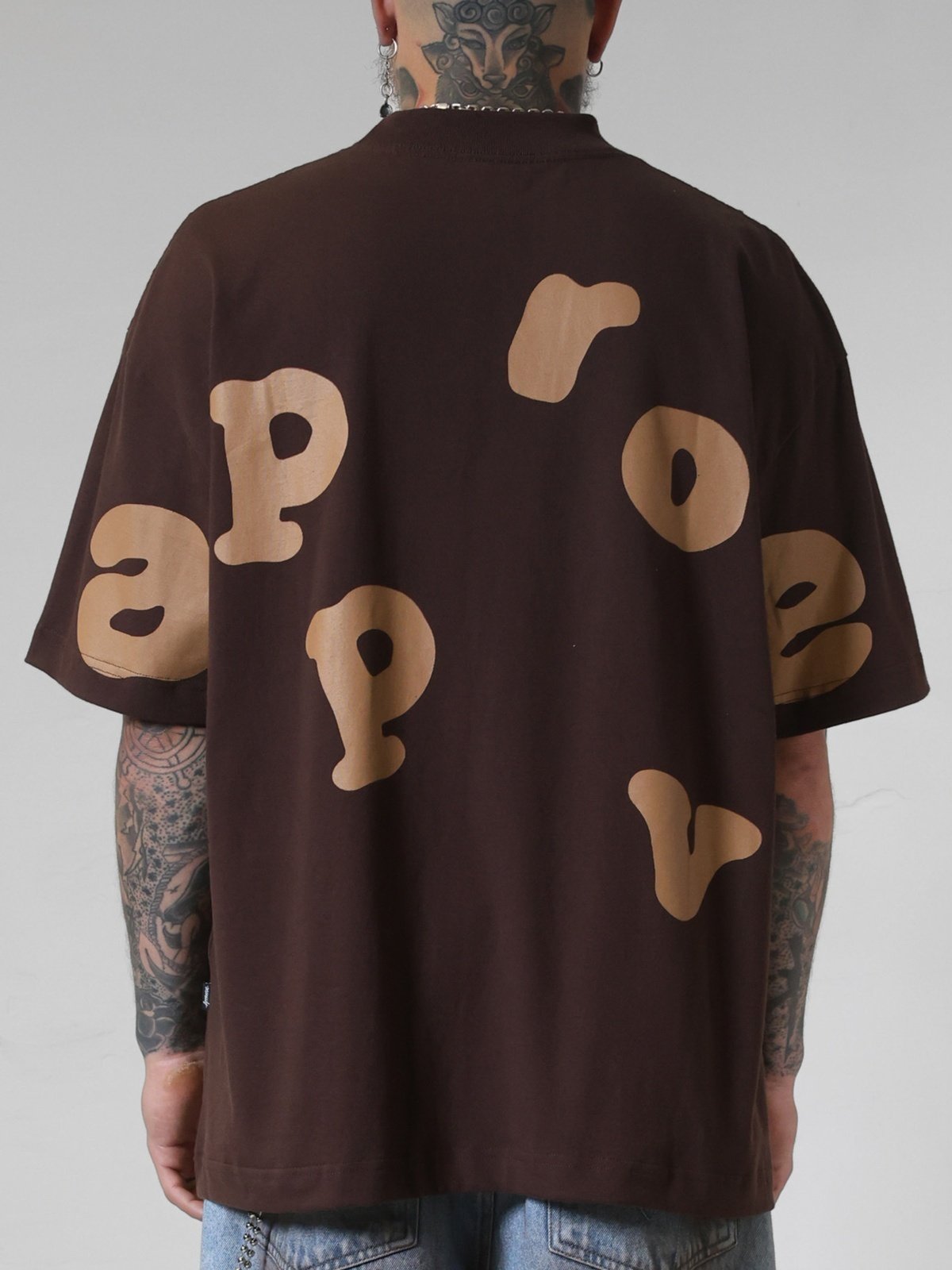 CAMISETA HUGE APPROVE LETTERS - MARROM