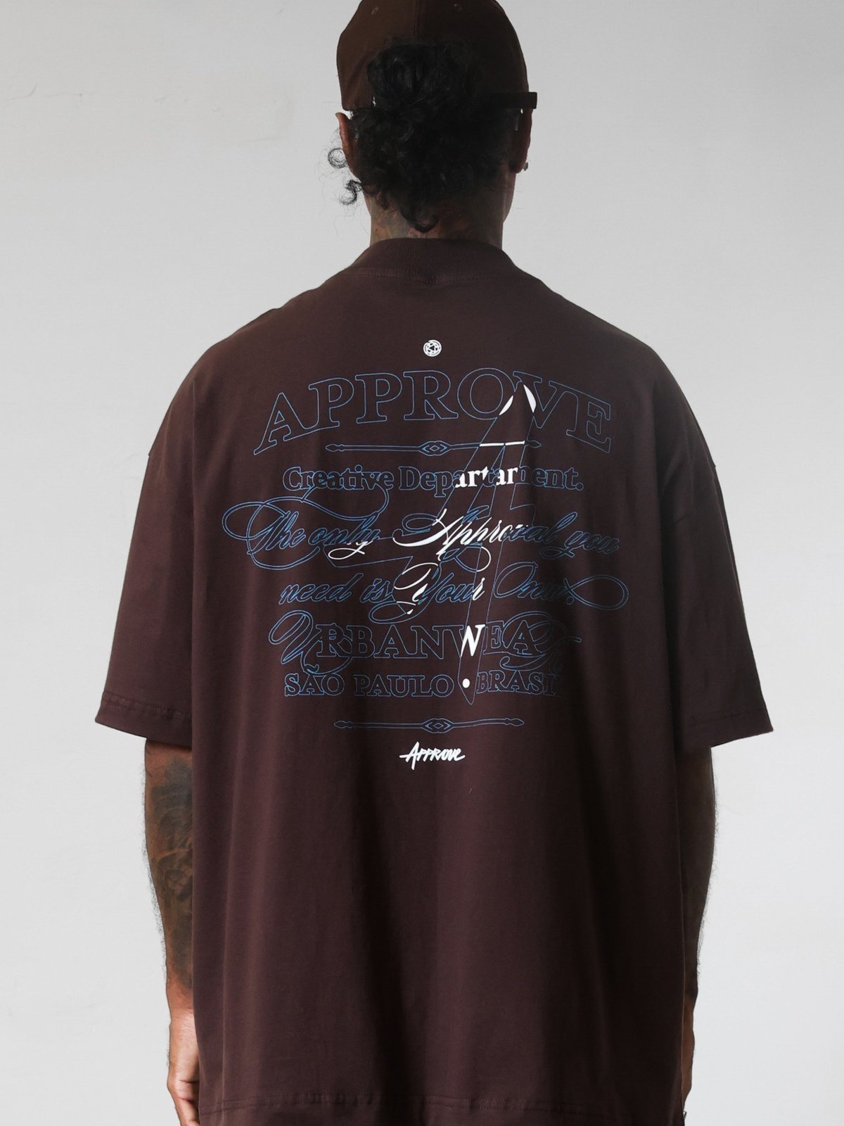 CAMISETA HUGE APPROVE CREATIVE DEPARTAME - MARROM
