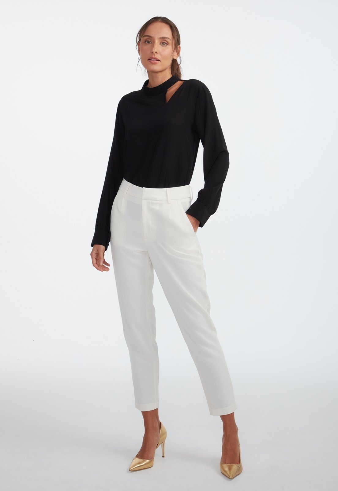 Blusa Traymon Gola Alta E Recorte Vazado Preto