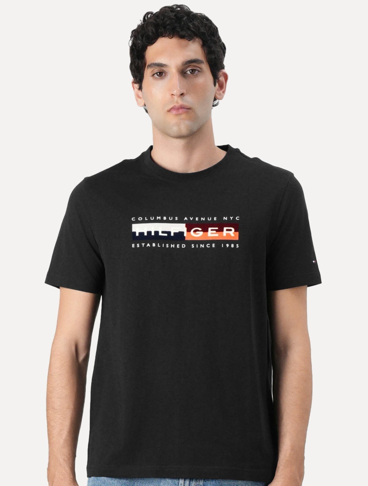 Vista 2 Camiseta Tommy Hilfiger Masculina Colour Block Graphic Preta preto Tommy Hilfiger preto