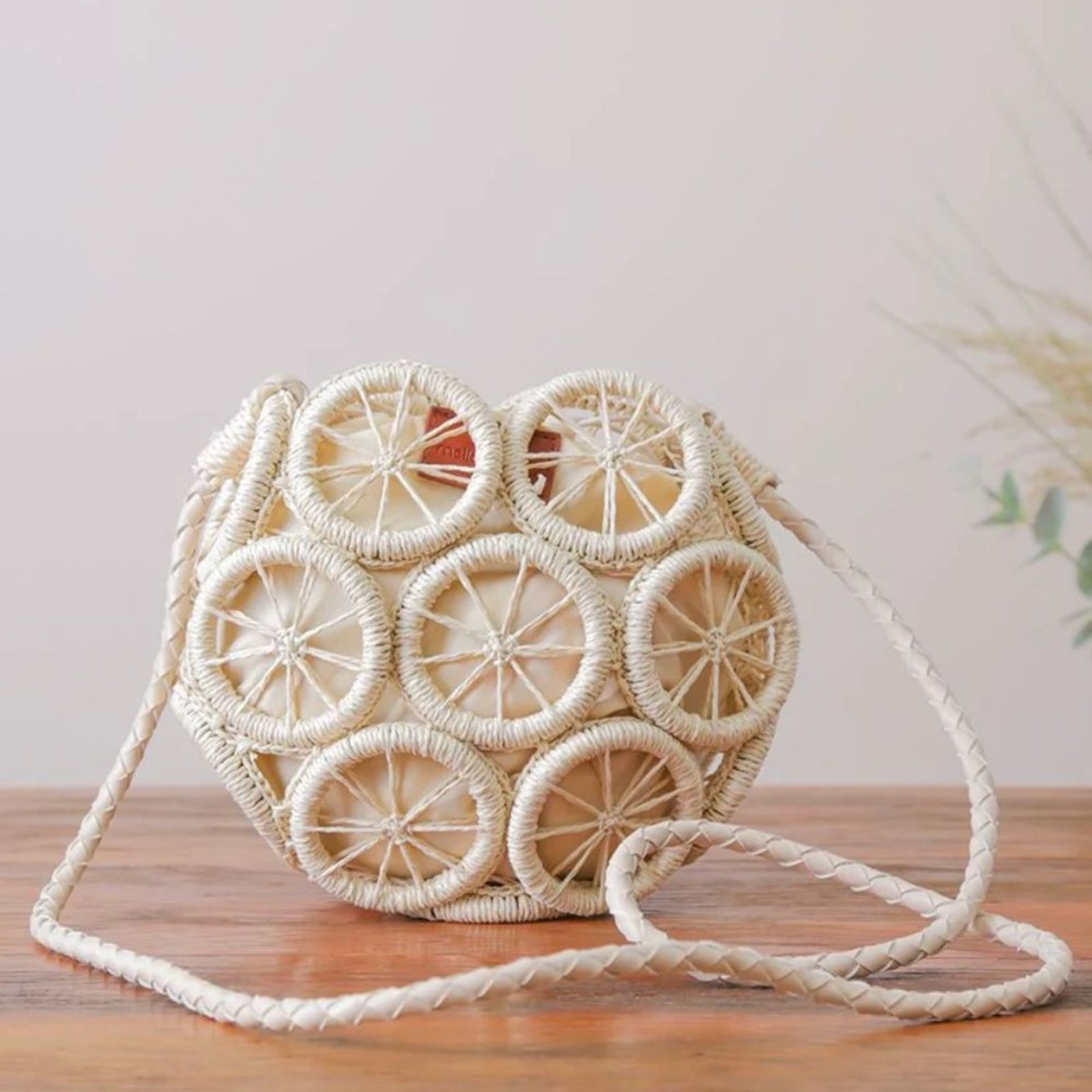 BOLSA DE PRAIA REDONDA C/ ALÇA DE CORDA E C/ FORRO – HAWAI – Bege – MELLOW BRAZIL