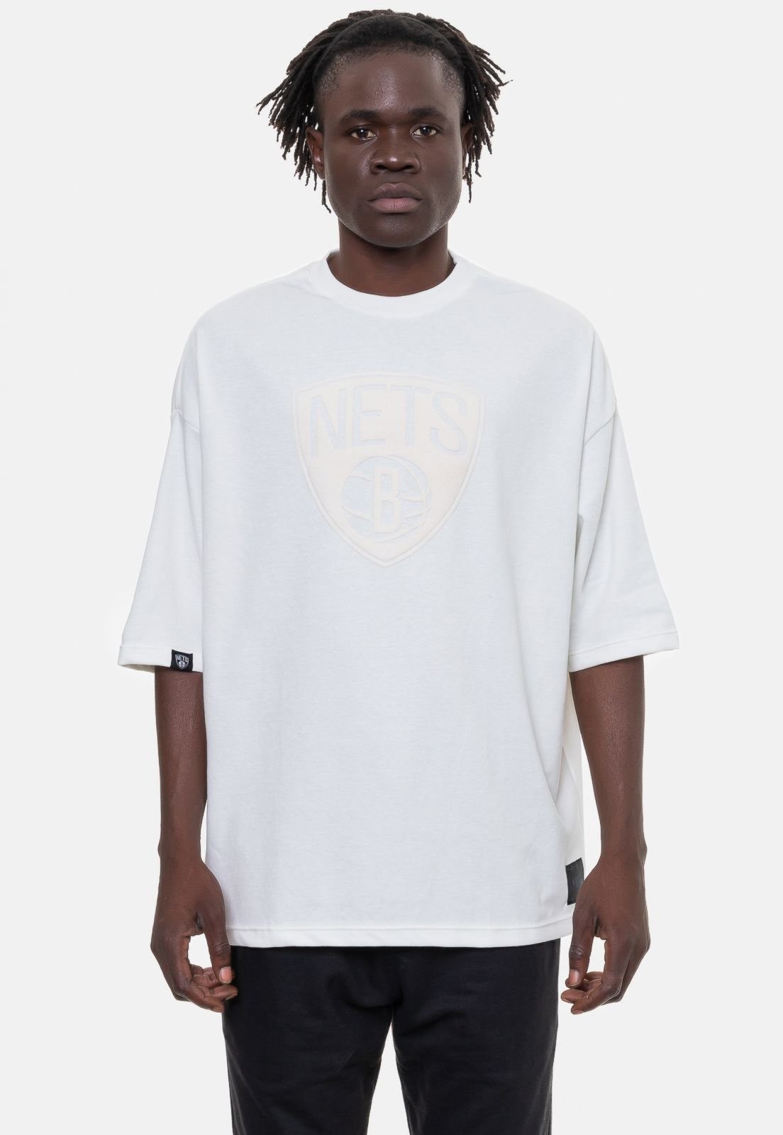 Camiseta NBA Masculina Logo Surton Off White