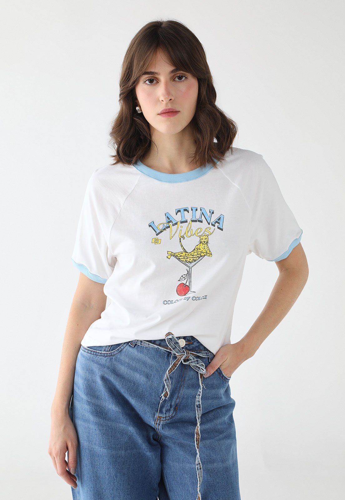 Camiseta Feminina Colcci Estampa Latina Vibes Branca