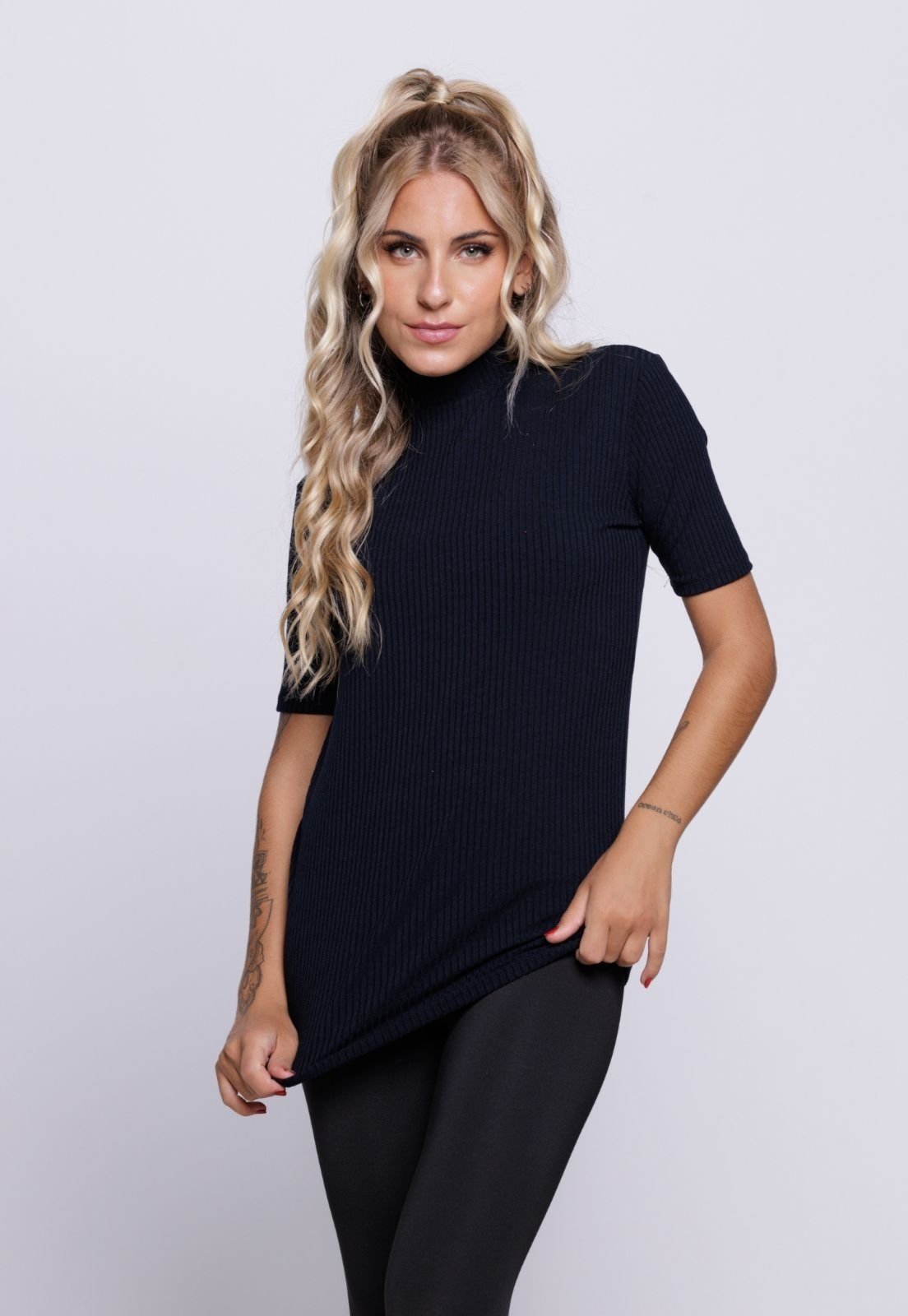Blusa Canelada Vekyo Manga Curta Gola Alta Feminina Casual Preto