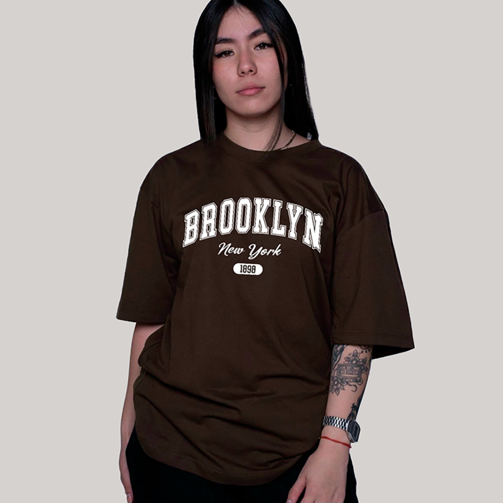 Vista 3 Camiseta Ousy Brooklyn New York Oversized Unissex marrom ousy marrom