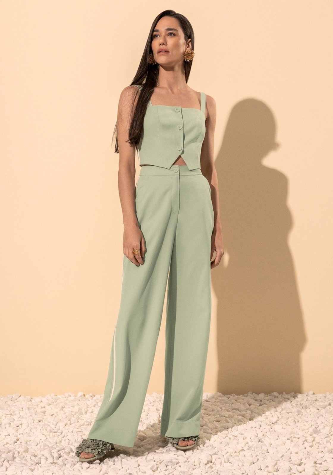 Blusa Cropped De Alças Com Botões E Elástico Nas Costas