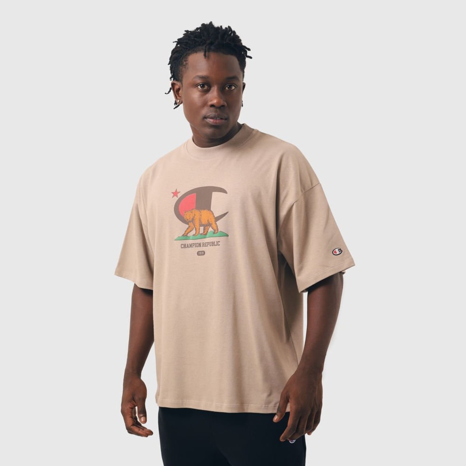 Camiseta Oversized Champion Republic