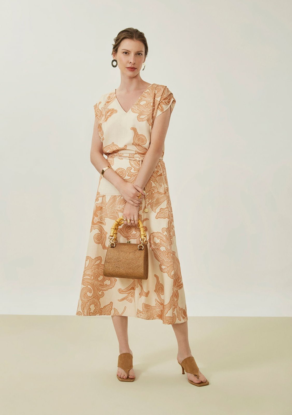 Saia Maria Valentina Evasê Alta Midi Off-white