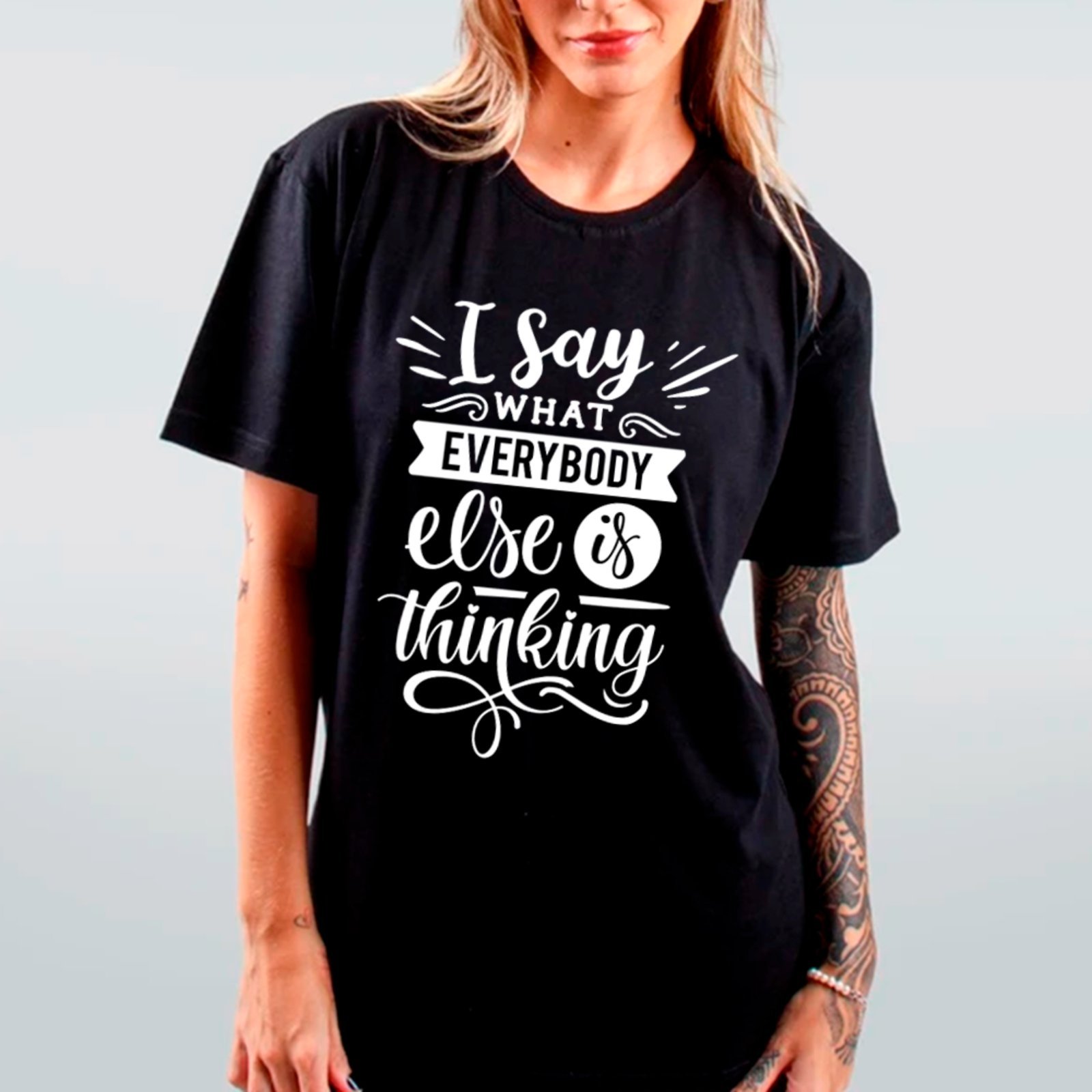 Vista 2 Camiseta Ousy Básica Frase Sarcástica Personalidade Forte Unissex branco ousy branco