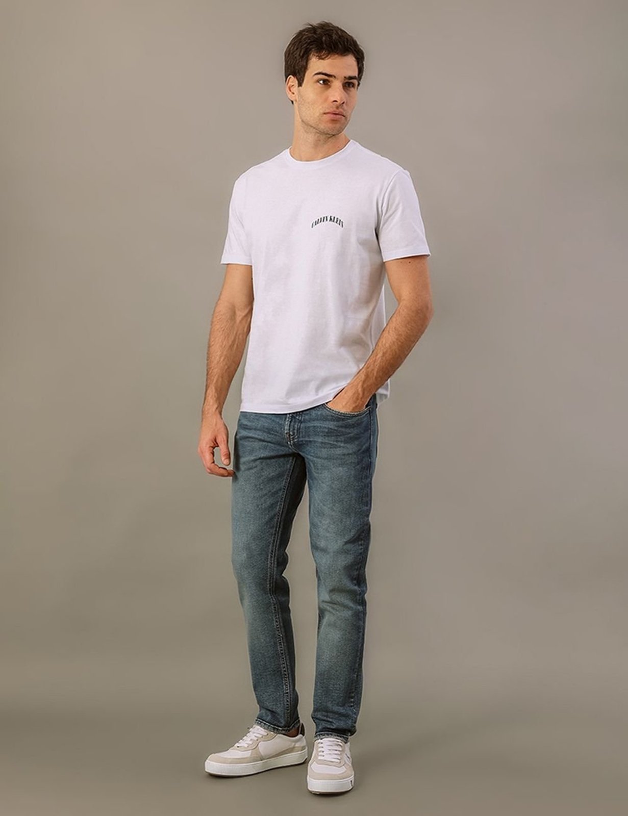 Camiseta Manga Curta Calvin Klein Jeans Masculino Logo College - Branco Calvin Klein Jeans