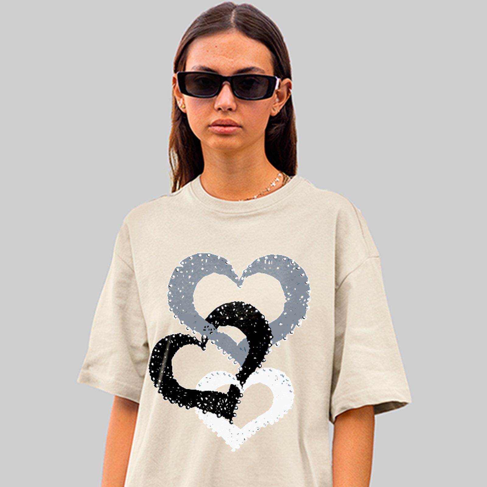 Camiseta Oversized Corações Minimalistas Love Unissex Off White