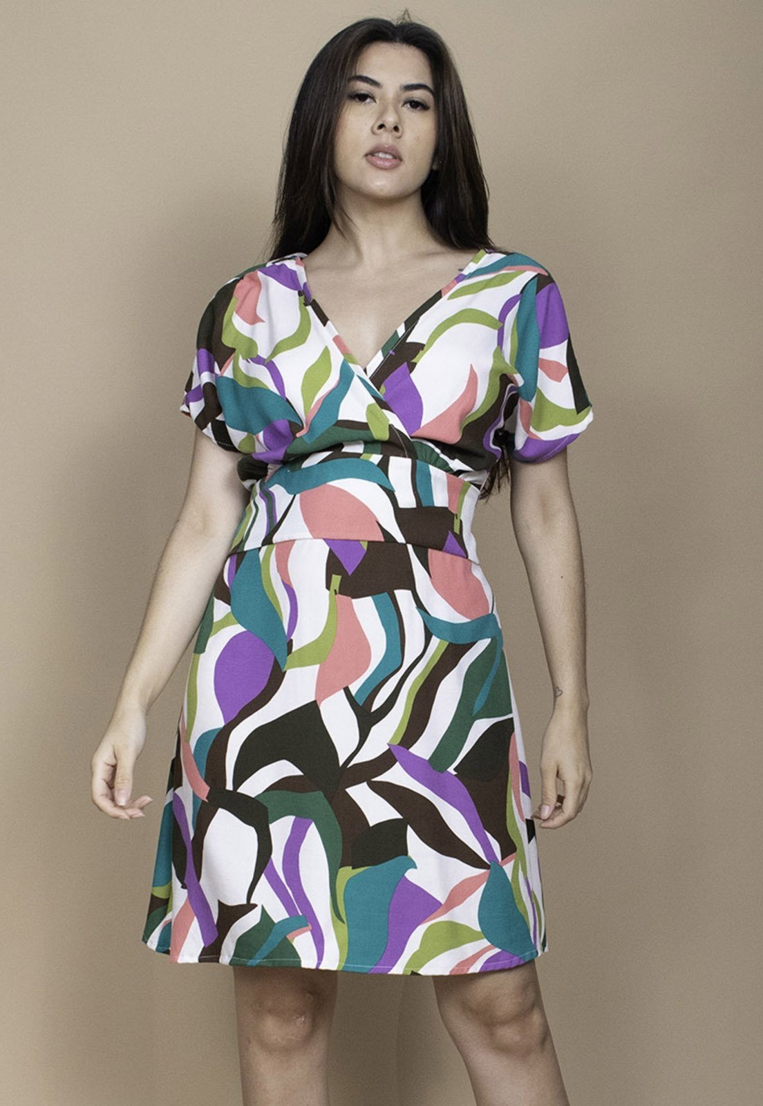 Vestido Cabanafree Curto Viscose Elastex nas Costas Estampa Encanto Botânico